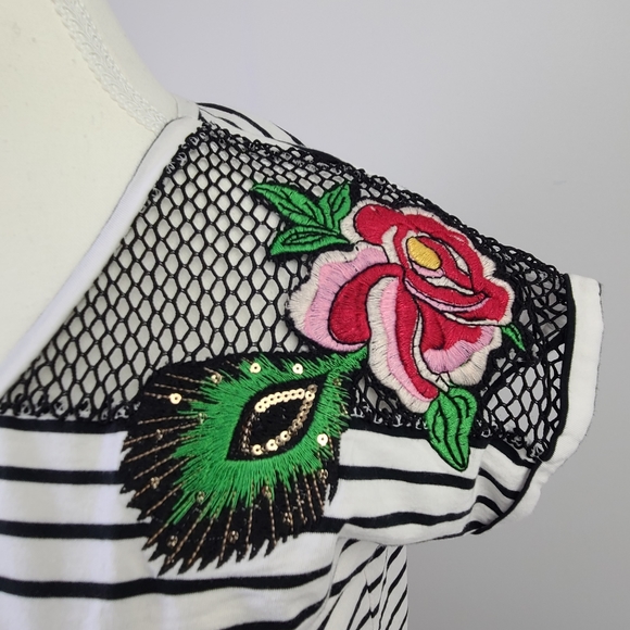 Pepper and Mint London black & white striped v-neck short sleeve shirt, sz S - Picture 3 of 7